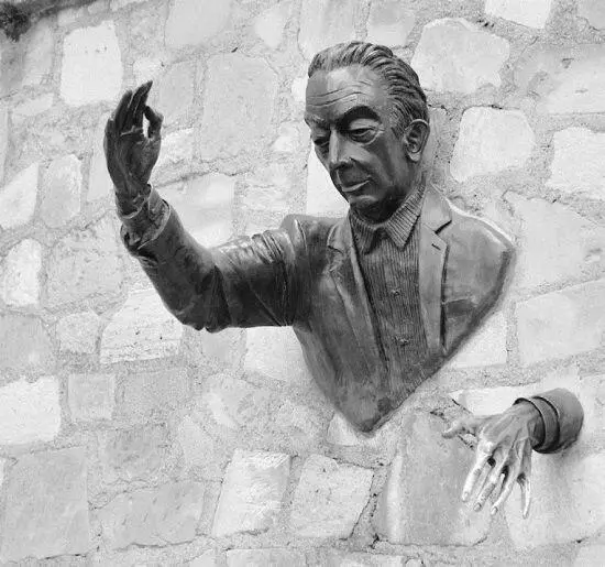 Жан Маре Памятник Марселю Эме Друзья говорили что Маре до конца своих дней - фото 24