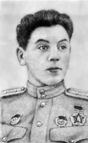 ВИ Сталин Летчикистребитель Василий Сталин за войну из старшего - фото 37