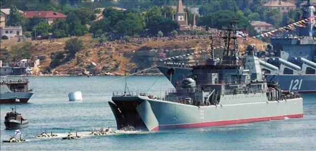 БДК Ямал проекта 775 серия 775Н Черноморский флот 2006 г БДК - фото 10