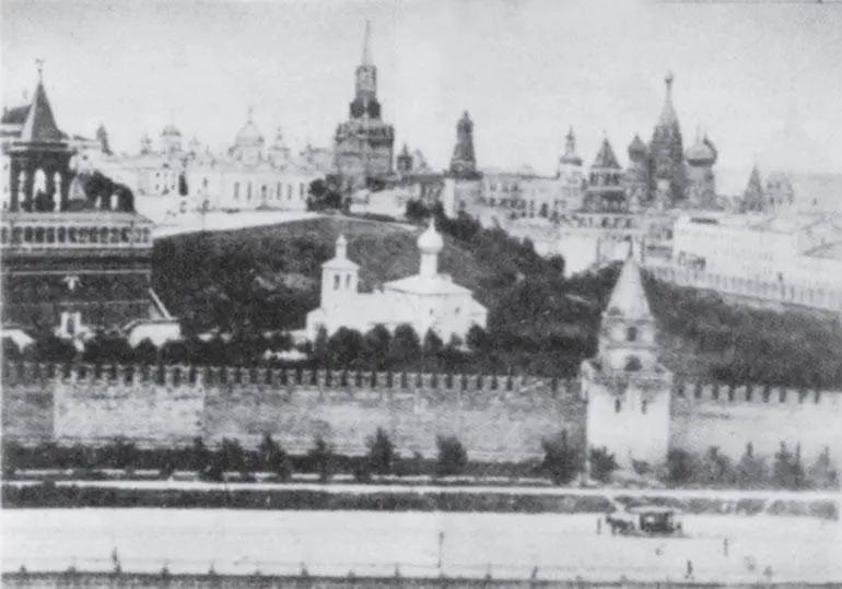 Рис 394 Вид кремлевской церкви Константина и Елены изза Москвыреки с - фото 327