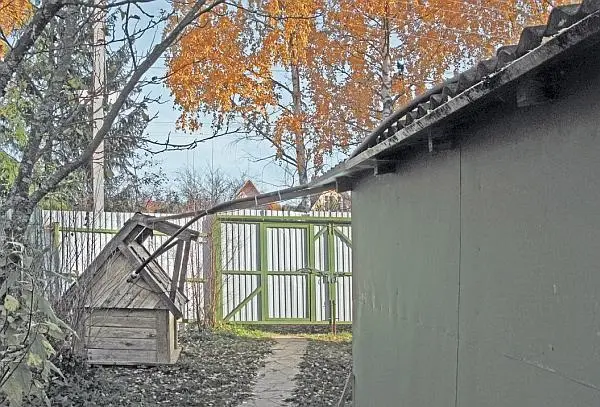 Фото 5397 С соблюдением постоянного уклона труба подводится к крыше - фото 394