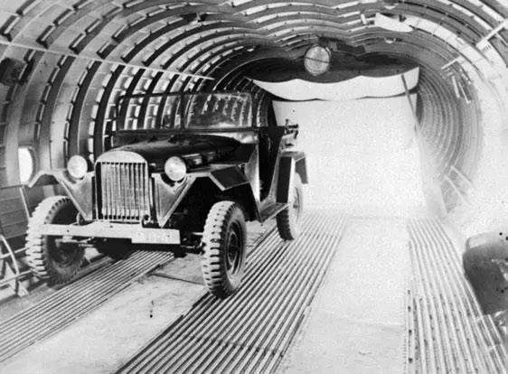 Загрузка автомобилей ГАЗ67Б в грузовой отсек Т117 Загрузка автомобилей - фото 68