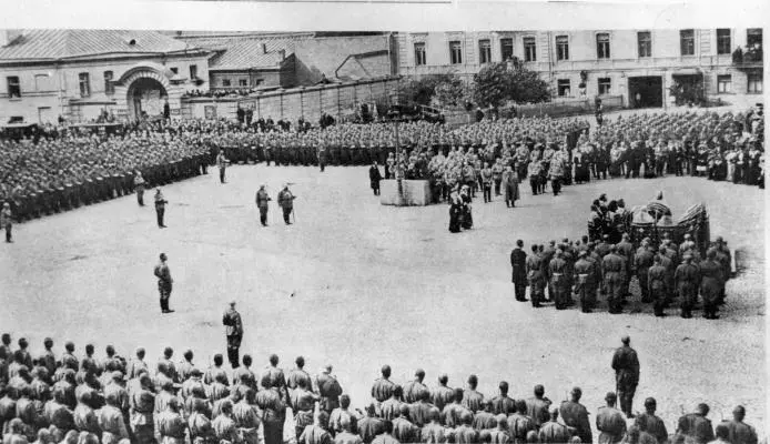 Торжественный молебен по случаю начала Первой мировой войны Идея самодержавия - фото 26