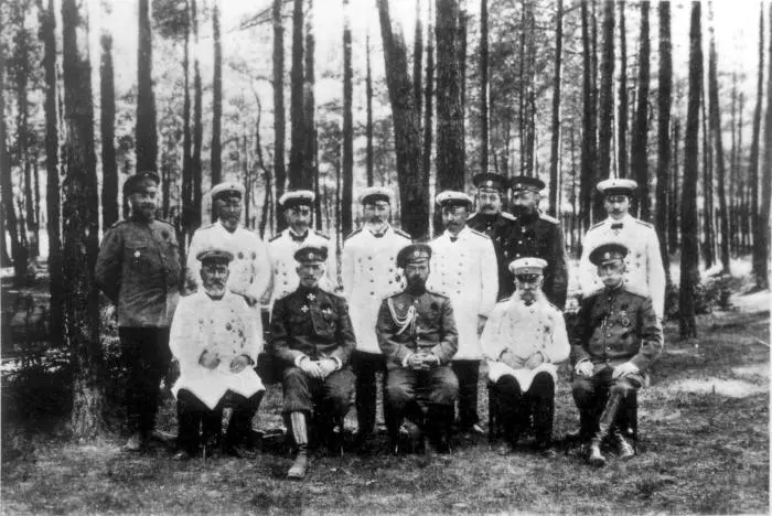 Император и его министры Николай слабо верил в возможность войны России с - фото 28