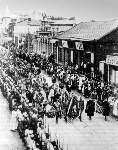 Похороны М В Алексеева в Екатеринодаре 10 сентября 1918 г Похоронен был - фото 49