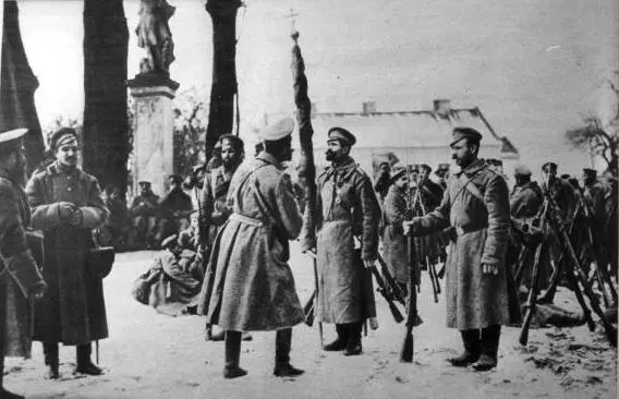 Осмотр полкового знамени перед наступлением После сражения под Гумбинненом - фото 51