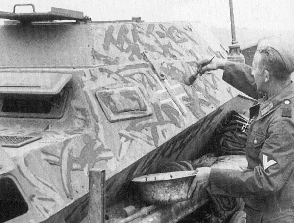 Штабной бронетранспортер SdKfz250 маскируется под степной ландшафт с помощью - фото 34