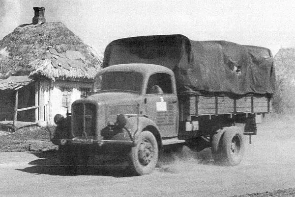 Трехтонный грузовик Borgward В3000 на одной из дорог в излучине Дона Июль 1942 - фото 40