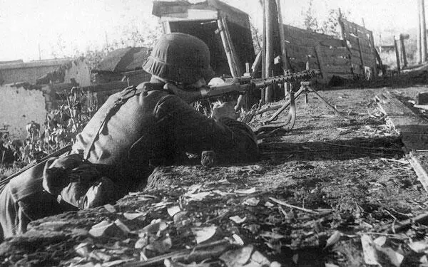 Благодаря своей высокой скорострельности немецкий пулемет MG34 был грозным - фото 108