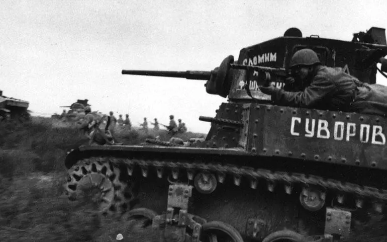 Танковая часть Донского фронта атакует позиции 6й полевой армии севернее - фото 132