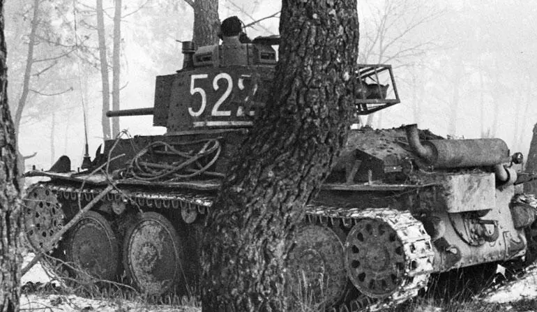 Легкий танк Pz38t из состава 22й танковой дивизии Вермахта Группа армий - фото 152