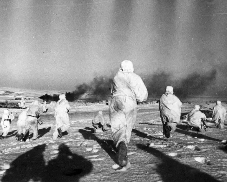 Советская пехота в атаке Донской фронт декабрь 1942 года 152мм - фото 175