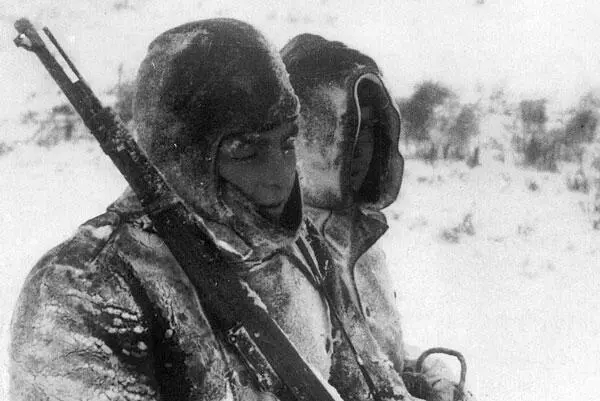В заснеженной промороженной степи немецким солдатам приходилось несладко 6я - фото 180