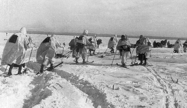 Подразделение немецких лыжников Район Сталинграда декабрь 1942 года - фото 193