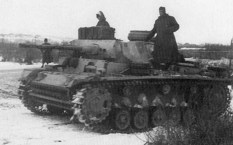 Средний танк PzIII AusfJ 23й танковой дивизии 57й танковый корпус декабрь - фото 198