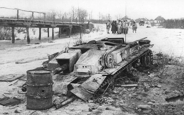 Штурмовое орудие StuG III подбитое советской противотанковой артиллерией на - фото 210