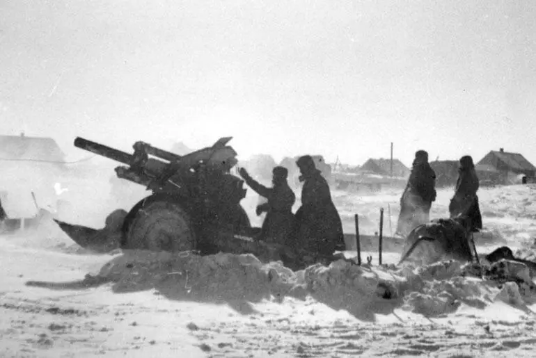 122мм гаубица М30 на огневой позиции Полоса обороны 2й гвардейской армии - фото 212