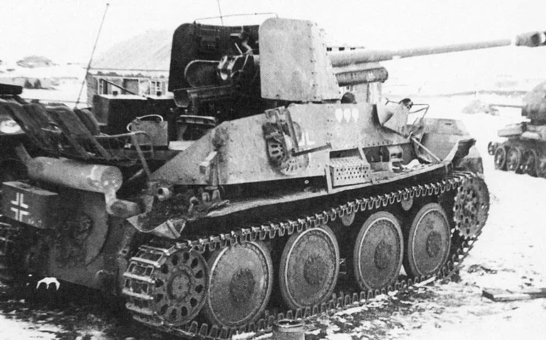Самоходная установка Marder II подбитая огнем советской противотанковой - фото 214