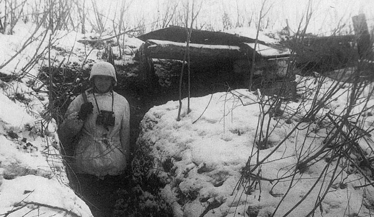 Немецкий солдат в окопе под Сталинградом Декабрь 1942 года В конце концов в - фото 230