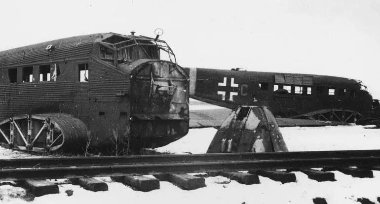 Разбитые транспортные самолеты Ju 52 на аэродроме Гумрак Январь 1943 года С 27 - фото 241