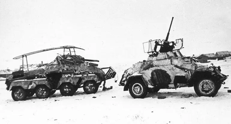 Трофеи Красной Армии немецкие бронеавтомобили SdKfz222 справа и - фото 242