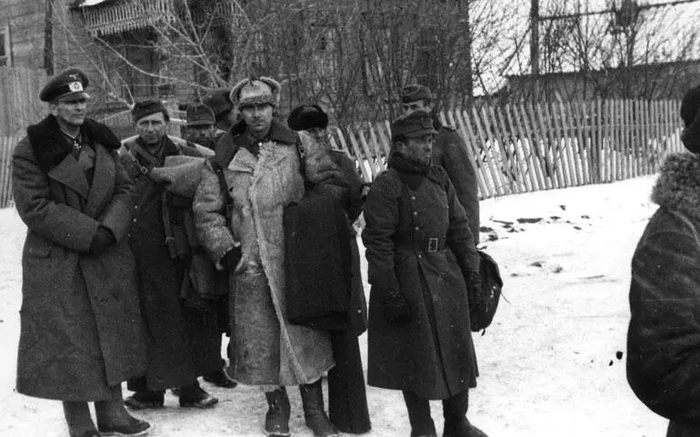 Пленные генералы 6й армии в Бекетовке 1 февраля 1942 года В 8 ч 30 мин 1 - фото 251