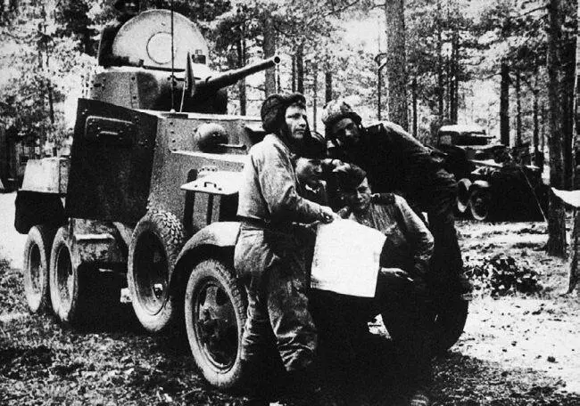 Экипаж БА10 получает боевую задачу Ленинградский фронт лето 1944 года - фото 220