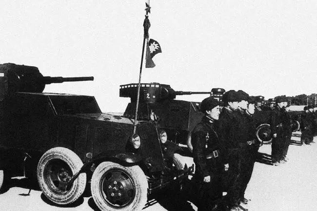 Экипажи бронемашин БА6 и БА27 Монгольской НародноРеволюционной Армии на - фото 222