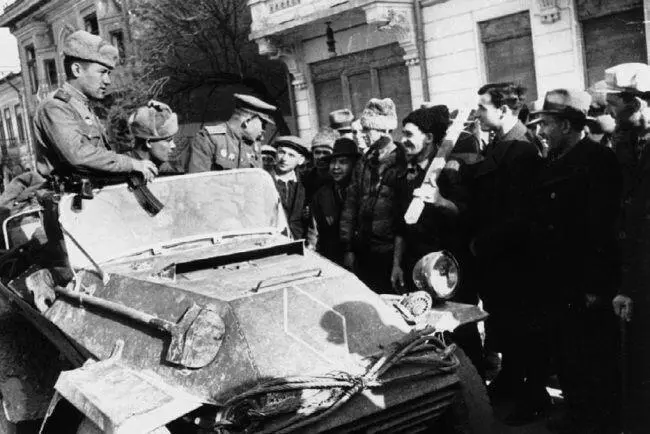 Бронеавтомобиль БА64 переделанный в бронированный штабной автомобиль - фото 256