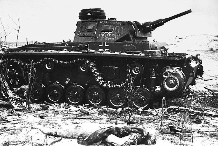PzIII AusfJ подбитый советскими войсками на Южном фронте 1941 год Наступил - фото 34