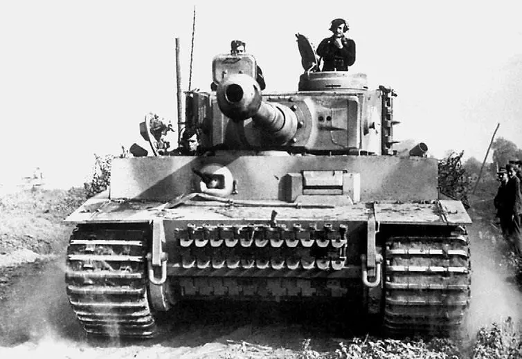 Немецкий тяжелый танк Pz VI AusfE Тигр Наиболее грозным противником для - фото 95