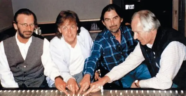 Ринго Пол Джордж и продюсер Джордж Мартин собрались вместе в 1994 году для - фото 160