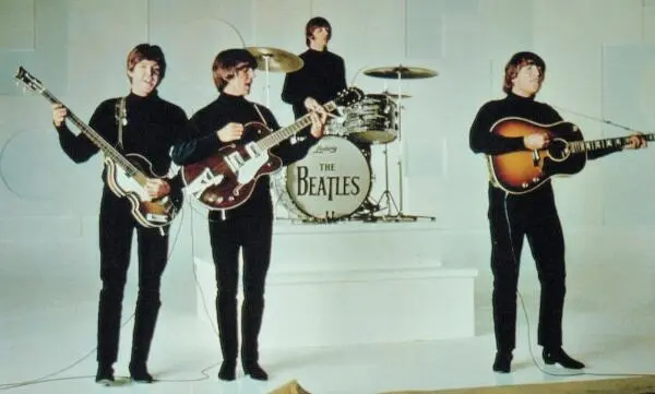 The Beatles исполняли Hello Little Girl еще до того как они заключили - фото 167
