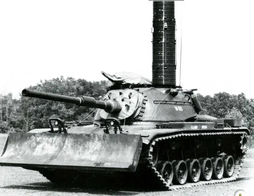 Основной боевой танк М60 оснащенный бульдозерным отвалом и трубойлазом ОПВТ - фото 4