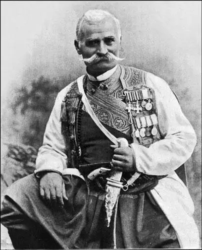 Черногорец Пламенец Но наши снаряды ударяя о каменистые склоны гор на - фото 197