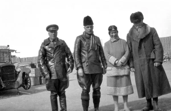 Слева направо Константин Рябинин Борис Рерих Зинаида Лихтман НК Рерих - фото 44