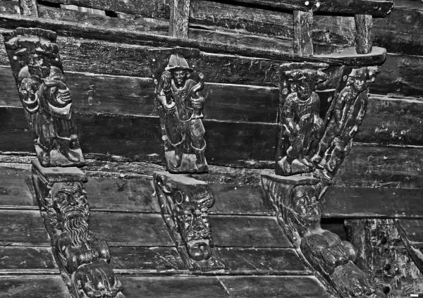 Рис 273 Два солдата Гедеона Воин в центре держит в руках горн рог и - фото 107