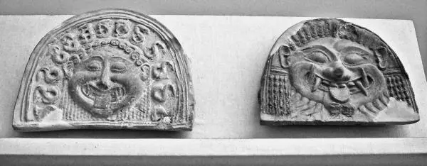 Рис 2124 Античное изображение МедузыГоргоны Вокруг головы вьются - фото 160