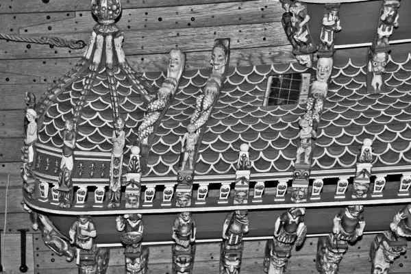 Рис 2129 Первая левая башня и часть нижней галереи на корме В красном - фото 165