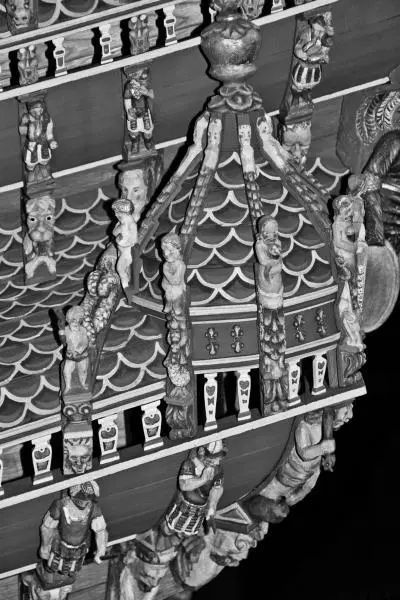 Рис 2133 Вторая левая башня крупным планом На ней рядом стоят две планеты - фото 169