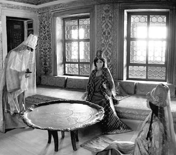 Реконструкция покоев валидесултан во дворце Топкапы Рядом златотканый - фото 6