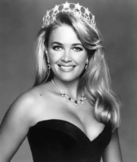 Обладательница титула Мисс США1992 Шеннон Маккетик провела в гареме султана - фото 30
