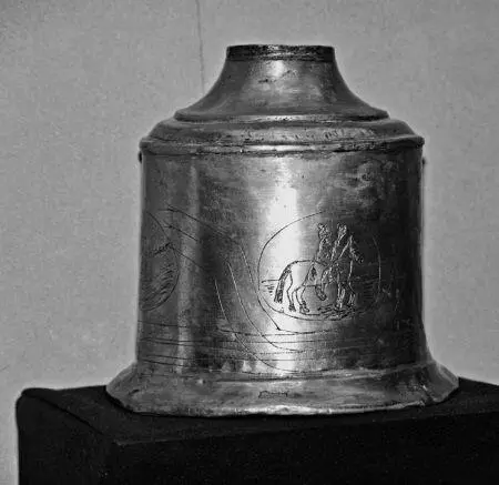 Рис 239 Поддон подсвечника XVII века Музей Александровской Слободы - фото 64