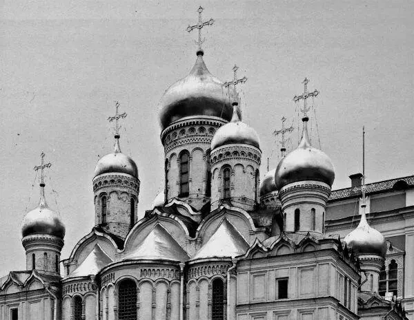 Рис 1138 Золотые купола Благовещенского Собора Москва Кремль Отметим еще - фото 379