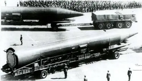 Тягачи MA3535A с ракетами Р36 на Красной площади 7 ноября 1968 года - фото 4