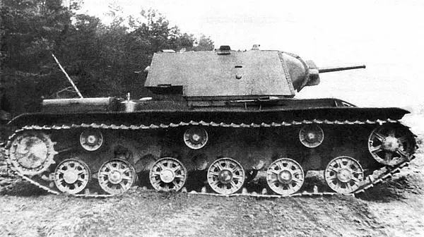Танк КВ8С со сварной башней от танка КВ8 Район Челябинска лето 1942 года - фото 151