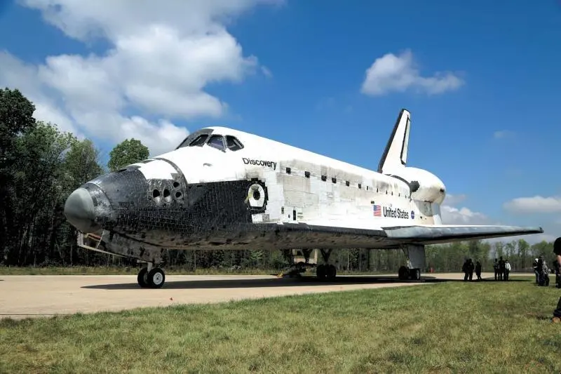 Шаттл Дискавери США вернулся на Землю из последнего полёта и готовится к - фото 111