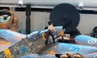 Мёссершмитт Bf 109G Несмотря на то что ангар достаточно большой и самолеты в - фото 171