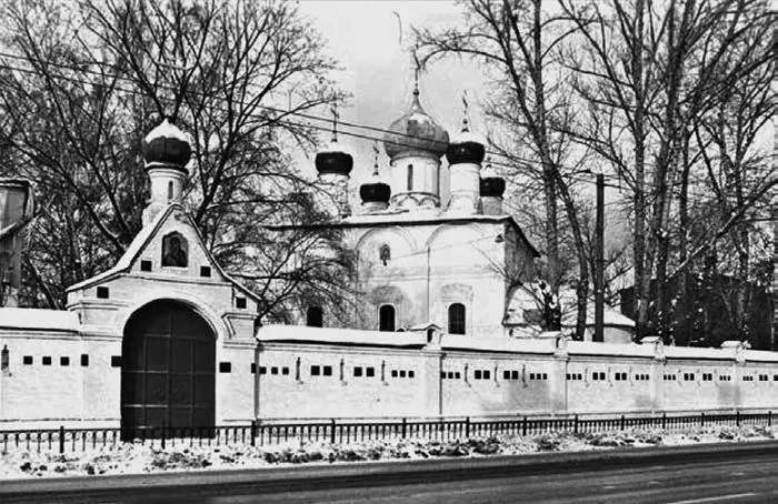 Современный вид Сретенского монастыря В 1991 году храм Сретения Владимирской - фото 102