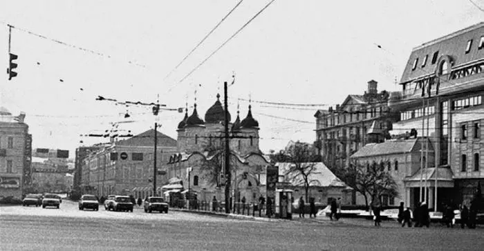 Вид Сретенки с Садового кольца Фотография 2001 г Чтобы сложившийся и - фото 114